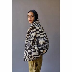 UO Olivia Printed Sherpa